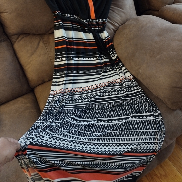 NWOT. Black, white, orange, Liz Claiborne Dress, split on both sides - Picture 1 of 3